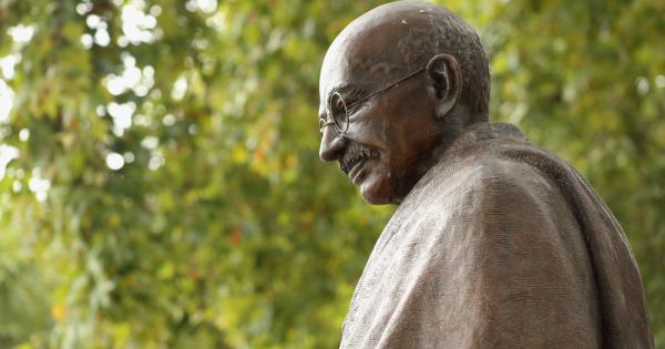 Махатма Ганди няма нужда от представяне. В Индия името му