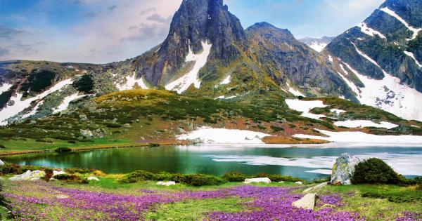 Рила е най високата планина в България и на целия Балкански полуостров
Намира се в