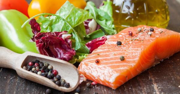 Известната средиземноморска диета която се състои от зеленчуци плодове риба