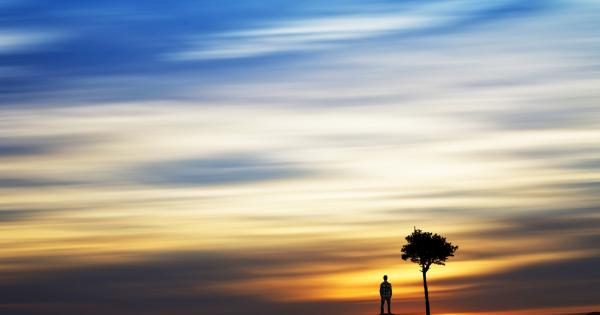 Колкото повече интелигентните хора социализират с техните приятели толкова по малко