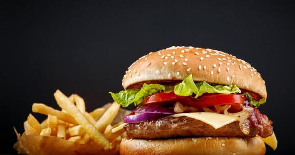 Имунната ни система реагира на храна с високо съдържание на мазнини по