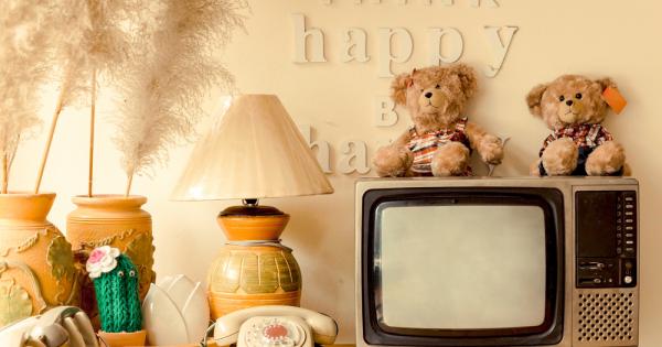 Алън Арчибалд Кембъл Суинтън публикува статия предлагаща електронна телевизионна система с