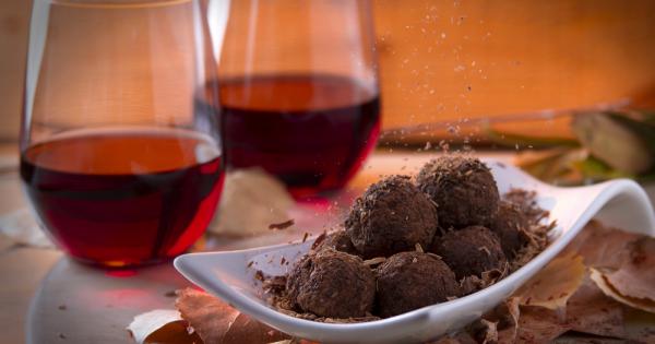 Учени откриха вероятната причина защо шоколадът и виното отключват мигрена