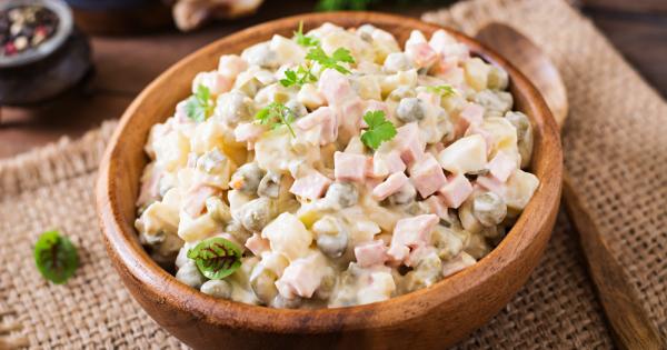 Традиционните рецепти на салатите руска и снежанка са добре известни