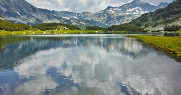 За първи път беше създаден Червен списък известен още като