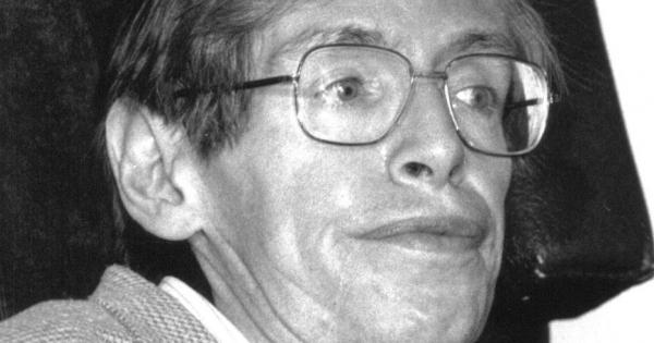 На 76-годишна възраст британският астрофизик Стивън Хокинг почина в дома