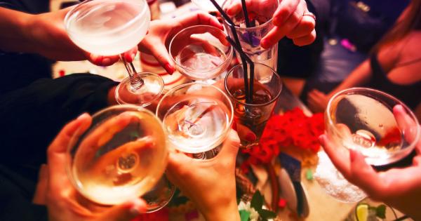 Знаем за калориите в алкохолните напитки и въпреки това често