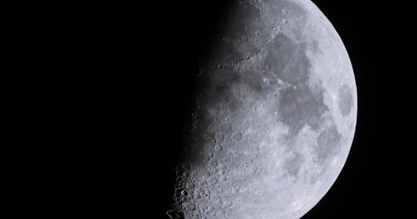 Луната се смалява което предизвиква гънки на повърхността и трусове