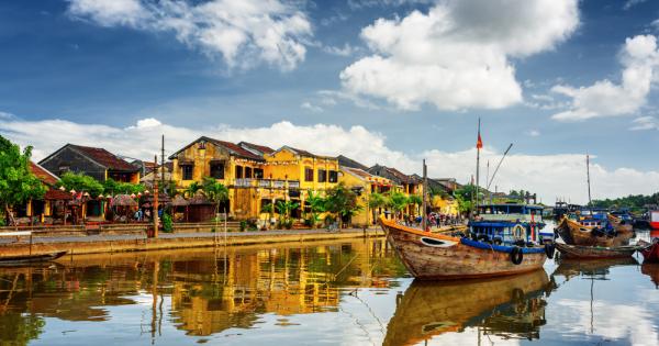 Хой Ан е древен град който се намира на виетнамското