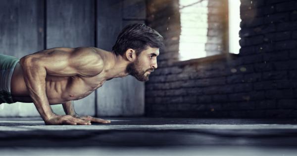 Всеки мъж и всяка жена във фитнес залата тренират за