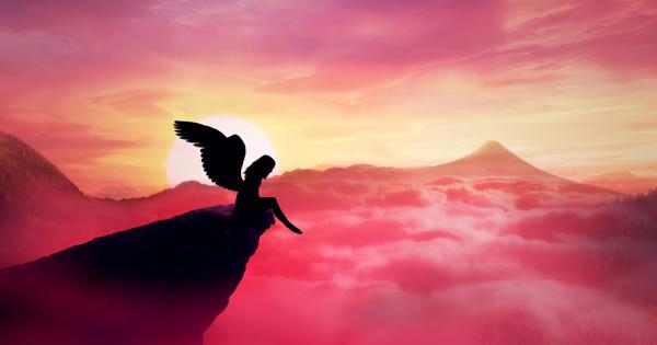 Противоречивият автор на книгата Колесниците на Боговете предсказва че извънземните