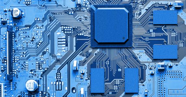 Американският инженер Джак Килби прави демонстрация на първата работеща интегрална