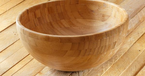 Един болен старец отишъл да живее при сина си снаха