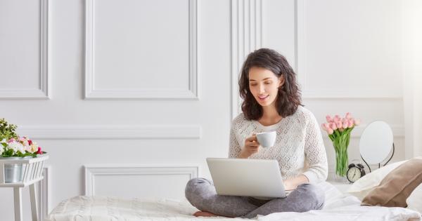 Дали докосвате твърд или мек предмет и седите на дървен