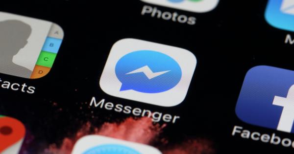 Потребители на Apple откриха бъг при мобилното приложение на Facebook