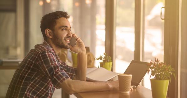 Евродепутатите приеха пакета за телекомите който ограничава цените на обажданията