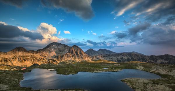 Коалицията от неправителствени организации и граждански групи За да остане