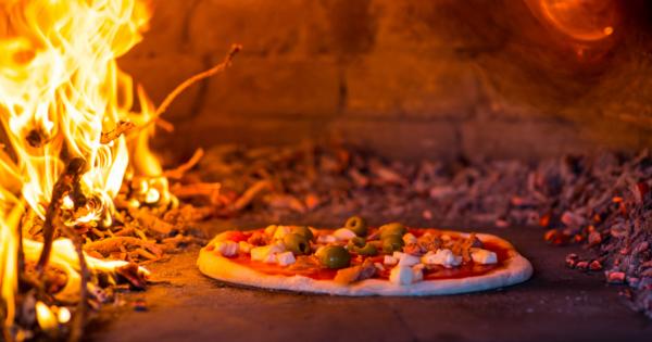 Двама физици и един изследовател в сферата на антропологията на