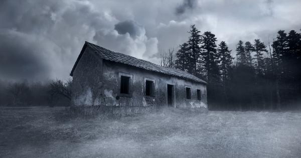 Красивата просторна триетажна къща в стил френски барок която си