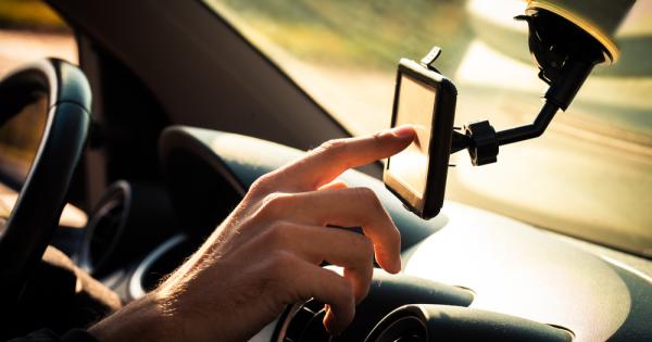 Всички знаем че да пишеш кратко съобщение докато шофираш е