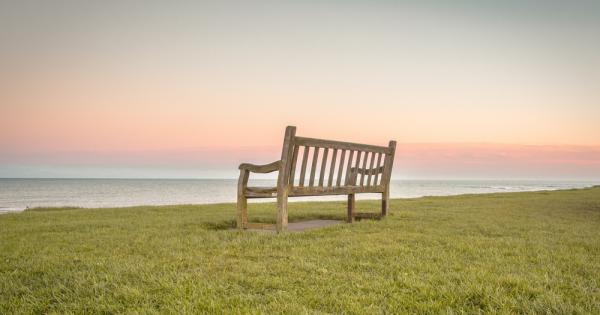 Един дядо имал ябълкова градина която граничела с езеро Един