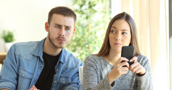 Една пета от брачните партньори признават че проверяват имейла или