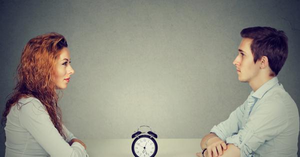 Мъжете избират жени които са поне умерено физически привлекателни Жените