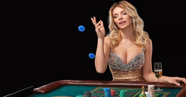 Двама отегчени младежи крупиета стояли край една от игралните маси в