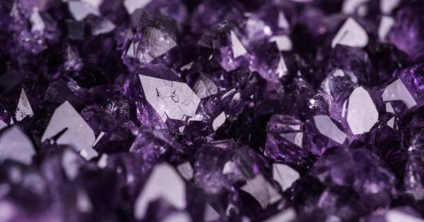 Учени показаха че кристалите също могат да са гъвкави и