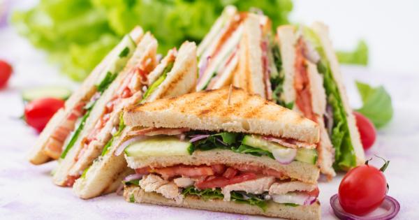 Клуб сандвичът, наричан още сандвич от клуба, е сандвич с