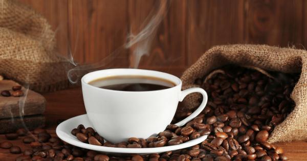 Има нещо наистина магическо в чаша кафе Горещата напитка рано сутрин може