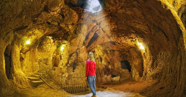 Съществува огромен древен подземен град край Деринкую Турция дълбок колкото