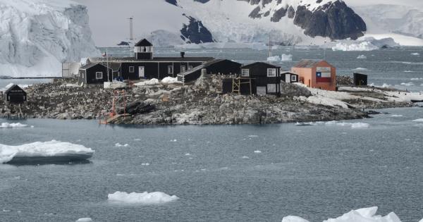 Морският лед около бреговете на Антарктика и Арктика достигна рекордно