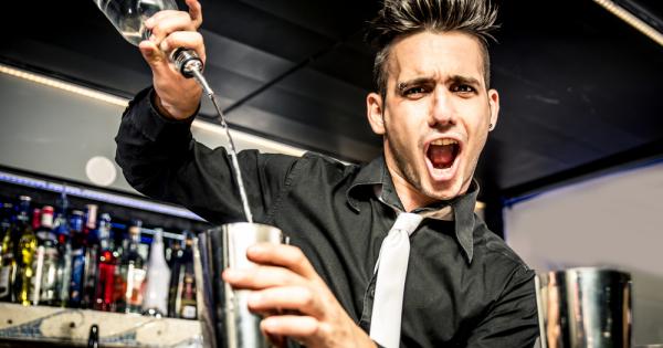 Собственикът на бар е любител на числото 3 и кръглите