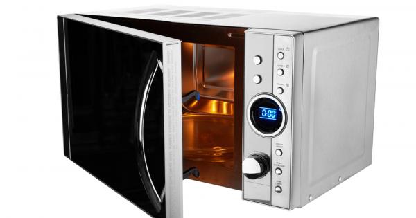 На 25 октомври 1955 г светът вижда първата домашна микровълнова