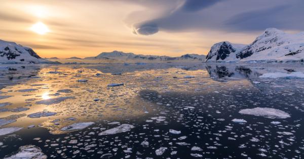 Гигантски айсберг който е значително по голям от Манхатън се отчупи