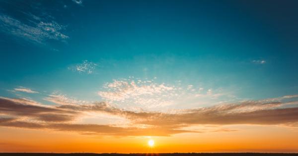 Когато Слънцето е в долната част на небосвода особено при