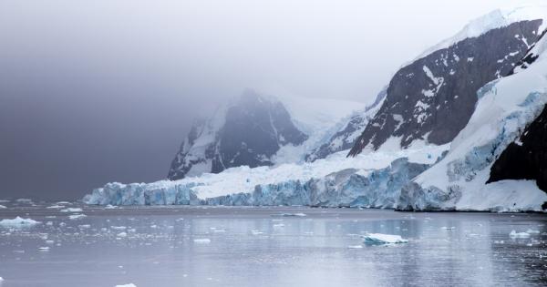 Учените откриха огромни земни формирания който се спотайват под Антарктика