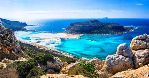 На о в Крит живеят 623 666 И според древна легенда всички