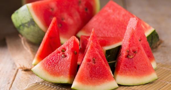 В горещите летни месеци динята е желан освежител Благодарение на