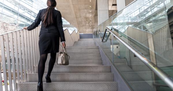 Много служители в големи офис комплекси всяка сутрин изкачват стъпалата