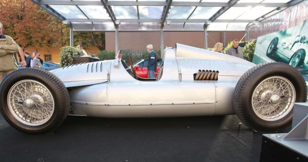 28 януари 1938 г Немският пилот Бернд Розмайер подкарва Auto