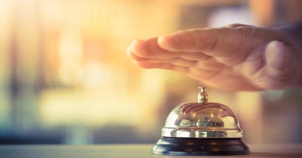 Резервацията Ви в хотела е дублирана И какво предлагате Момент…