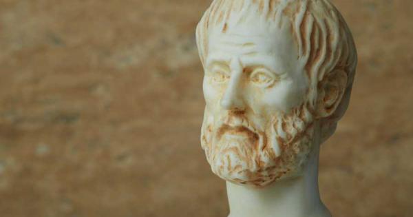 На 17 годишна възраст Аристотел се записва в Платоновата академия и