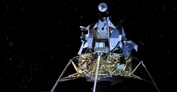 1972 г Аполо 17 се завръща на Земята с което