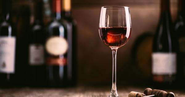 Пиенето на бутилка вино наистина ли се равнява на изпушването