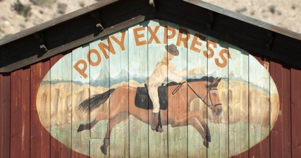 Американският Пони Експрес официално започва работа, предоставяйки значително по-бърз начин