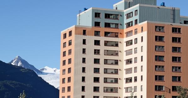 Градчето Уитиър в Аляска е откъснато от външния свят кътче