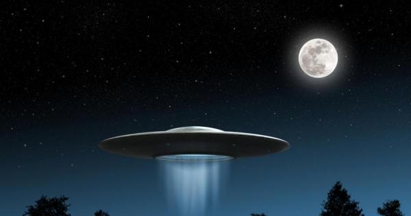Хората продължават да виждат неидентифицирани летящи обекти НЛО а извънземни