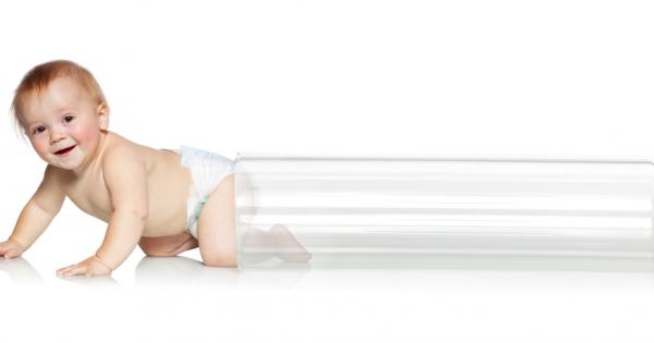 Петмесечно момченце е първото бебе в света което е родено